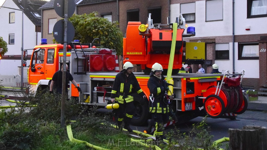 Feuer 2 Vollbrand Reihenhaus Roggendorf Berrischstr P236.JPG - Miklos Laubert